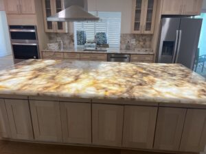 Read more about the article Illuminated Kitchen Island Stone Glows with ThinLight LED Backlight Panel